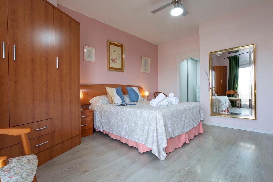 Bed, Photo of the whole room, Bedroom, towels, wardrobe