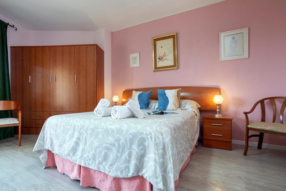 Bed, Photo of the whole room, Bedroom, wardrobe
