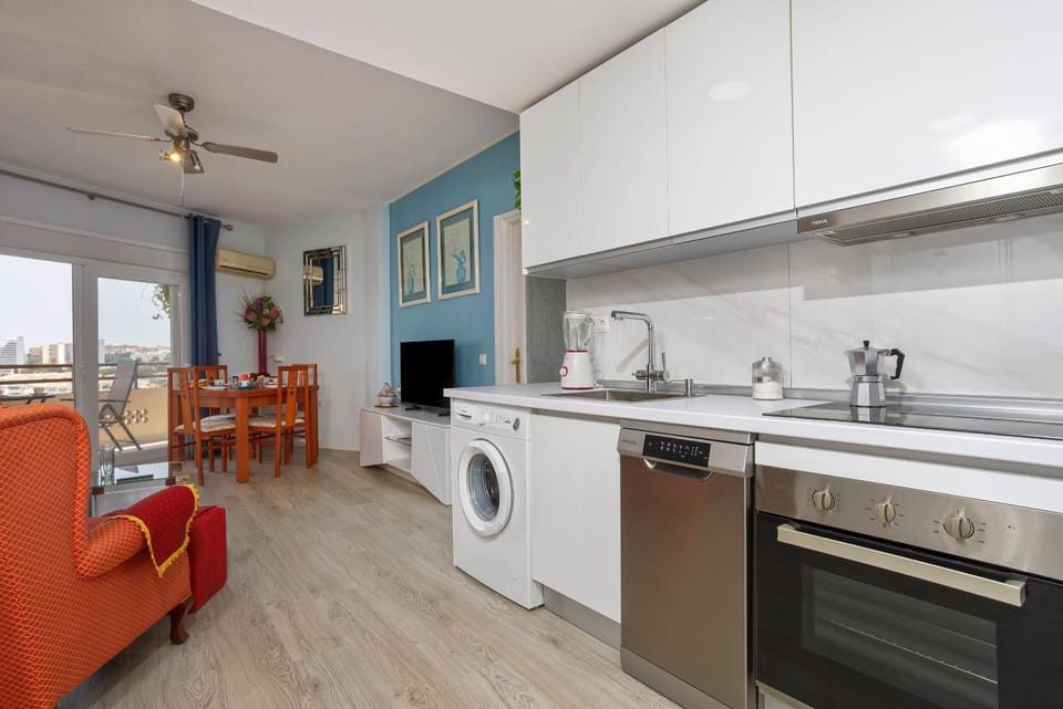TV and multimedia, Kitchen or kitchenette, Living room, Dining area, dishwasher, oven, stove, washing machine