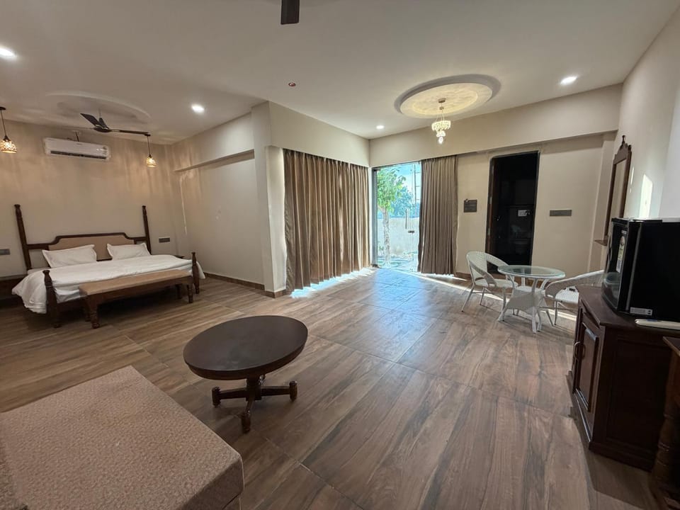Photo of the whole room, Bedroom