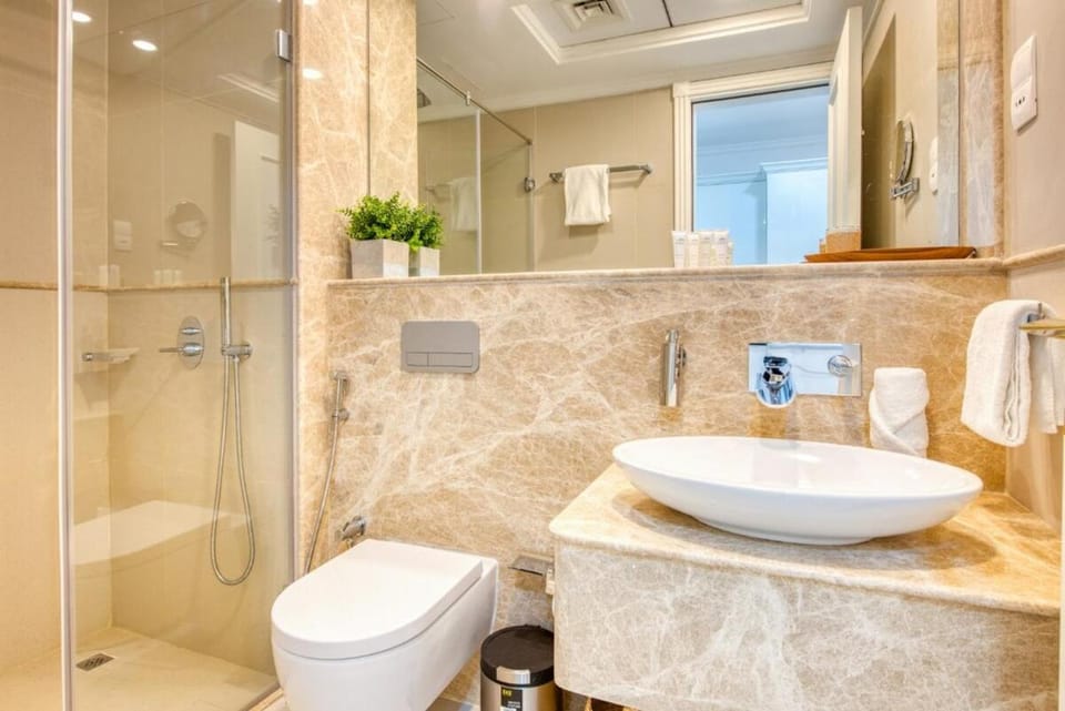 Toilet, Bathroom, towels