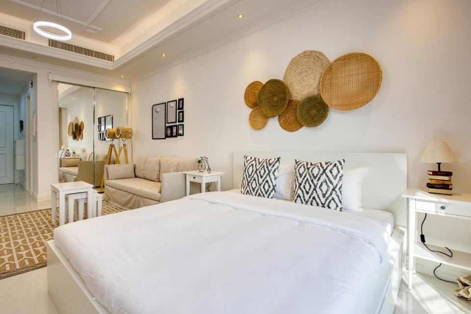 Bed, Living room, Seating area, Bedroom