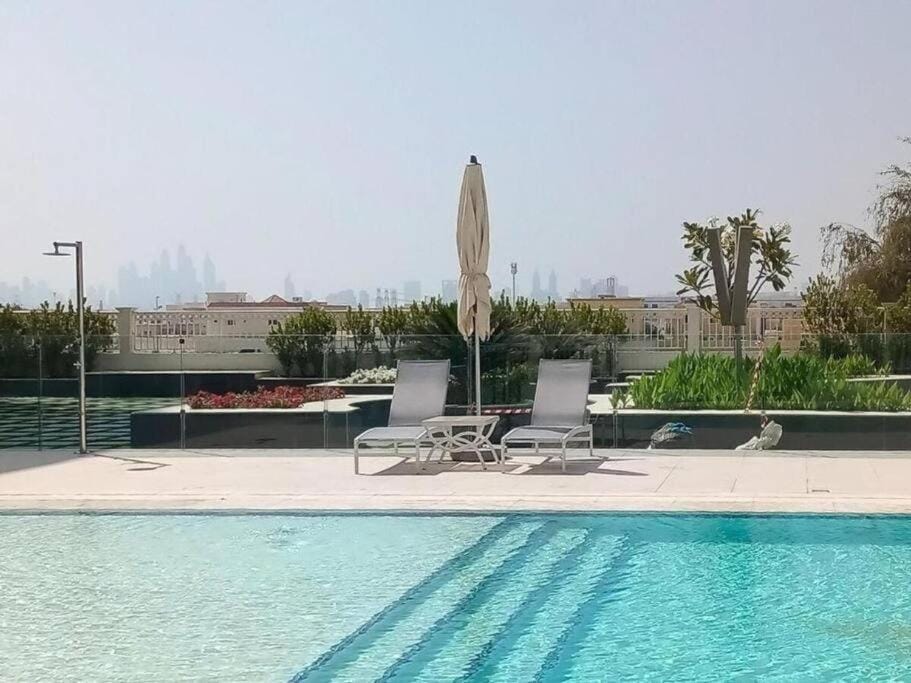 Pool view, Swimming pool, sunbed
