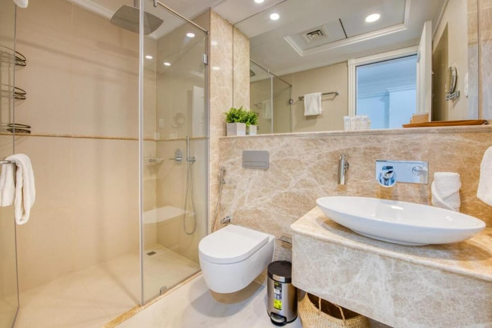 Shower, Toilet, Bathroom, towels