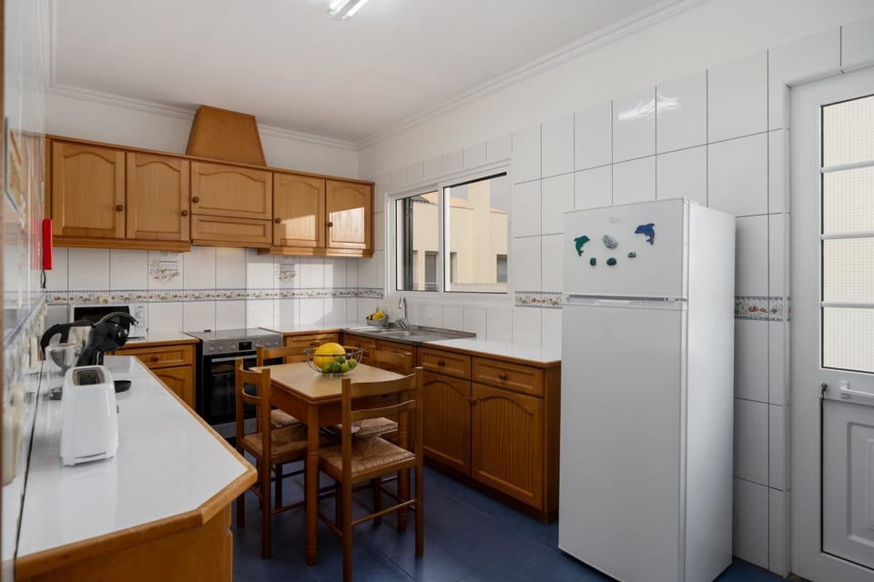 Kitchen or kitchenette, Dining area, oven, stove