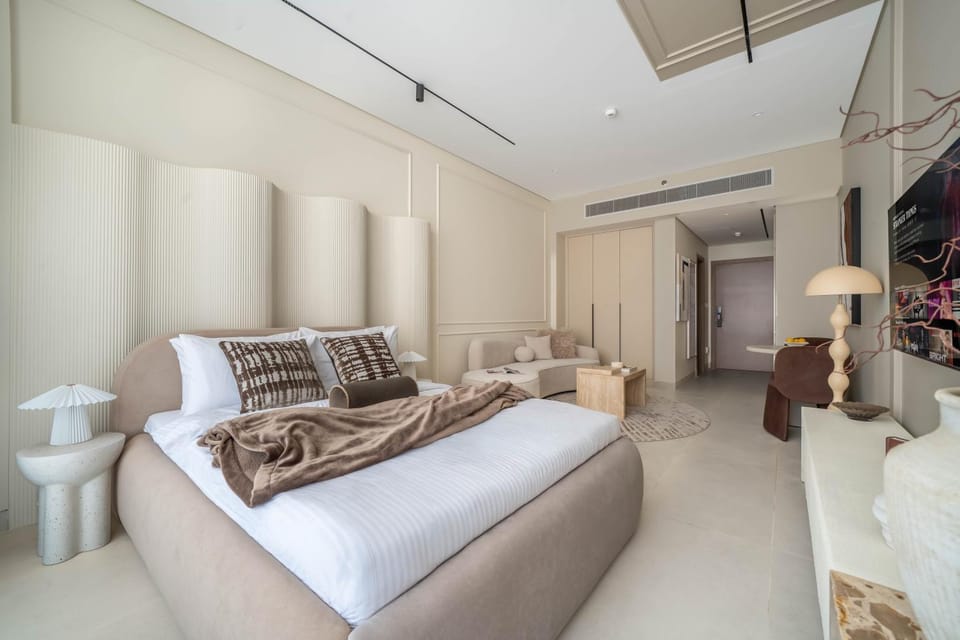 Serene Japandi Studio Rooftop Pool & Gym Apartment in Dubai