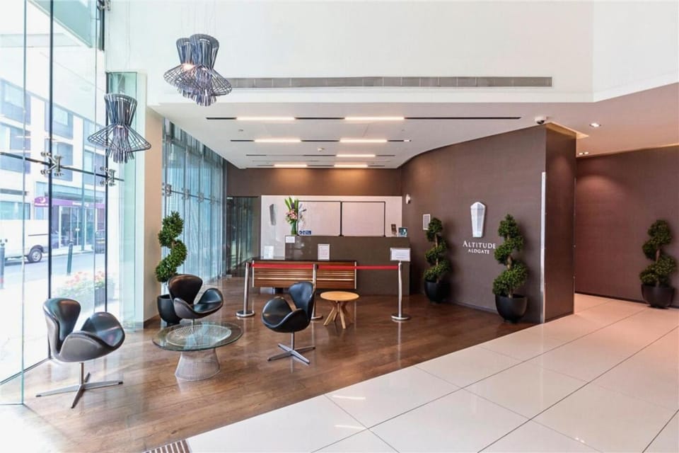 City View with Concierge & 1000MBPS Wifi , Rooftop & Balcony Apartment in London