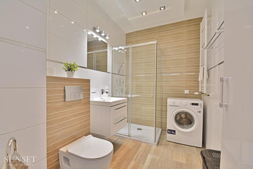 Shower, Toilet, Bathroom, towels, washing machine