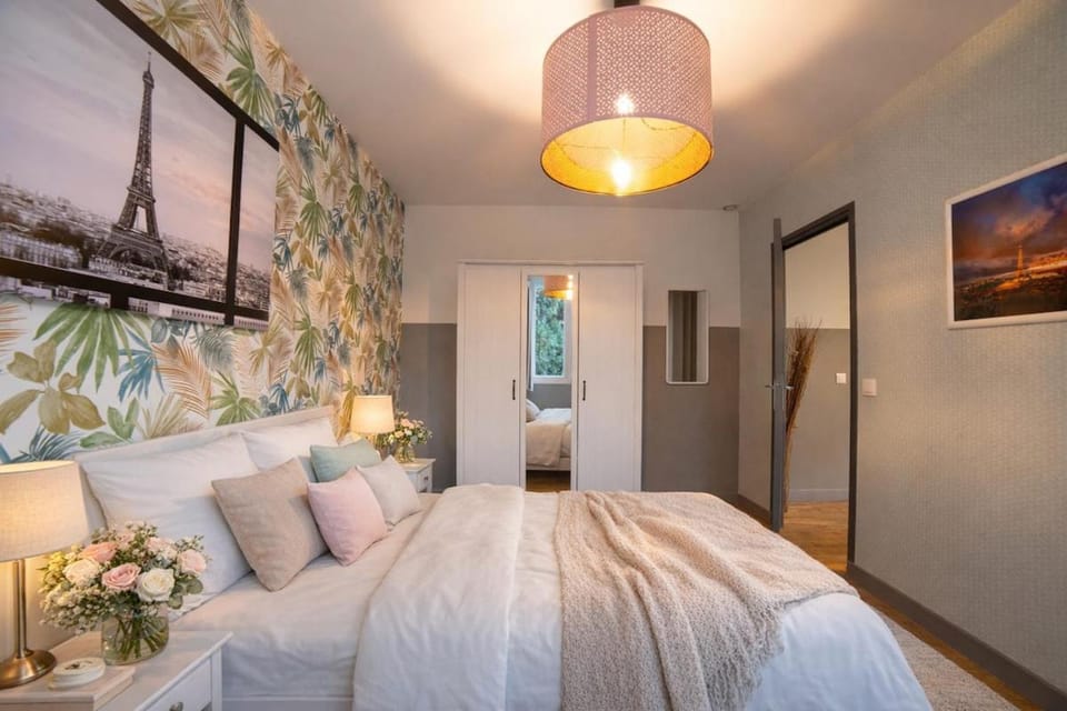 3 Apts - 9 Bedrooms - 16 Pers - Metro 7 - AC Apartment in Vitry-sur-Seine