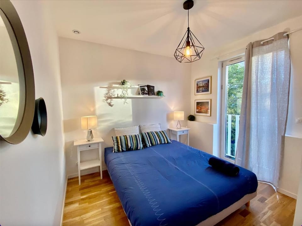 3 Apts - 9 Bedrooms - 16 Pers - Metro 7 - AC Apartment in Vitry-sur-Seine