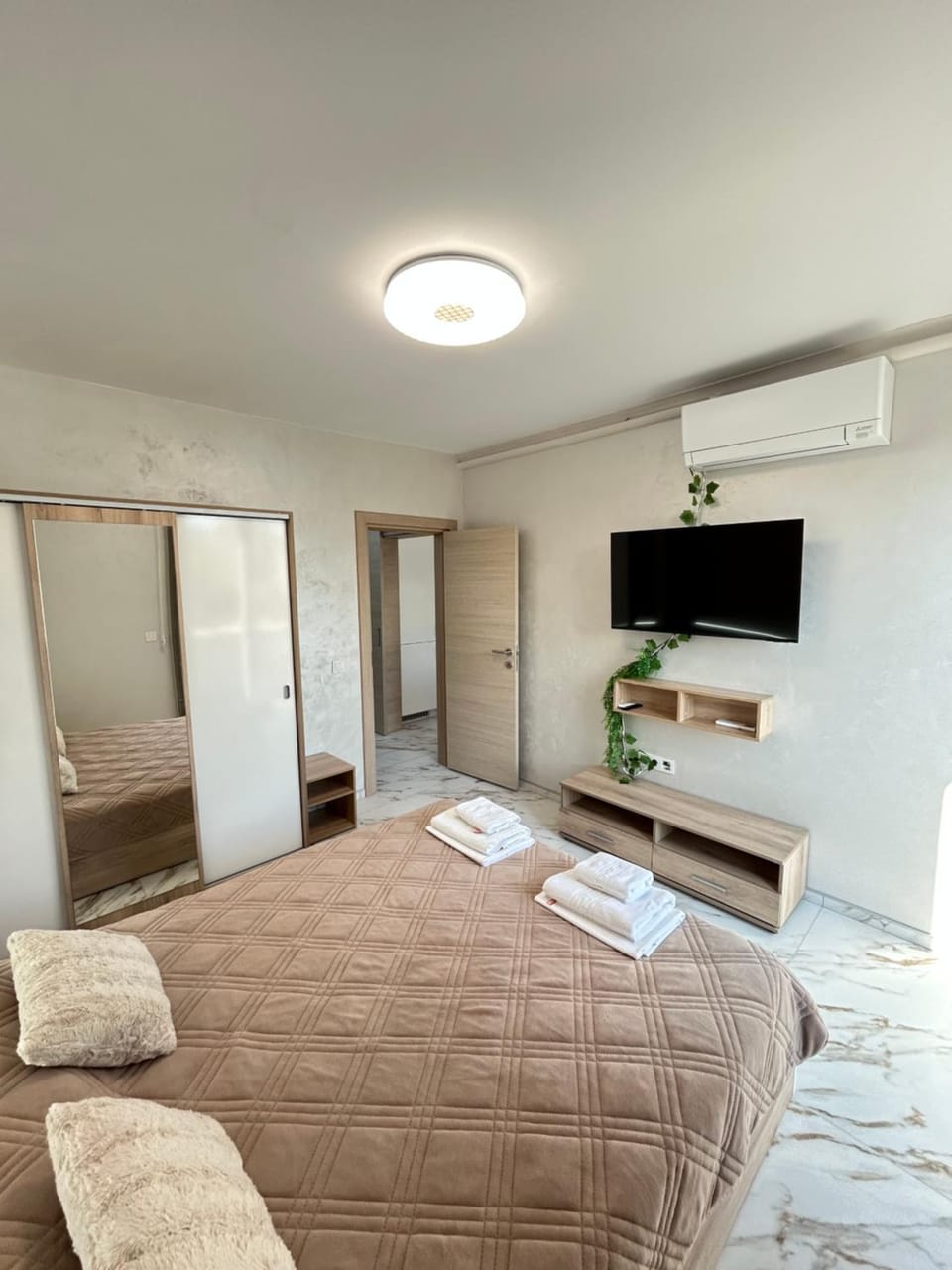 Bed, Photo of the whole room, Bedroom, wardrobe, air conditioner