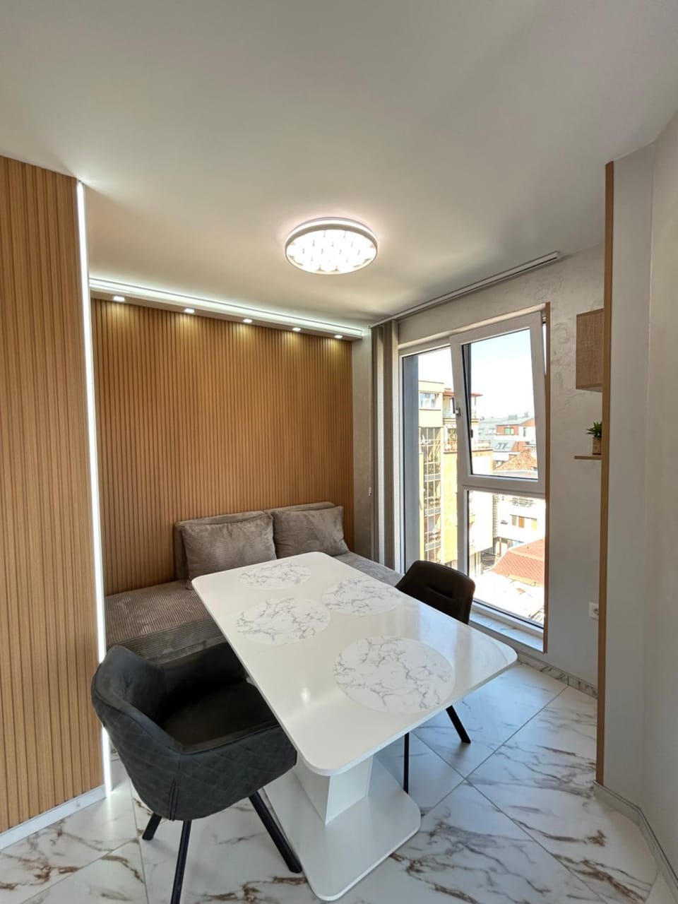 Seating area, Dining area