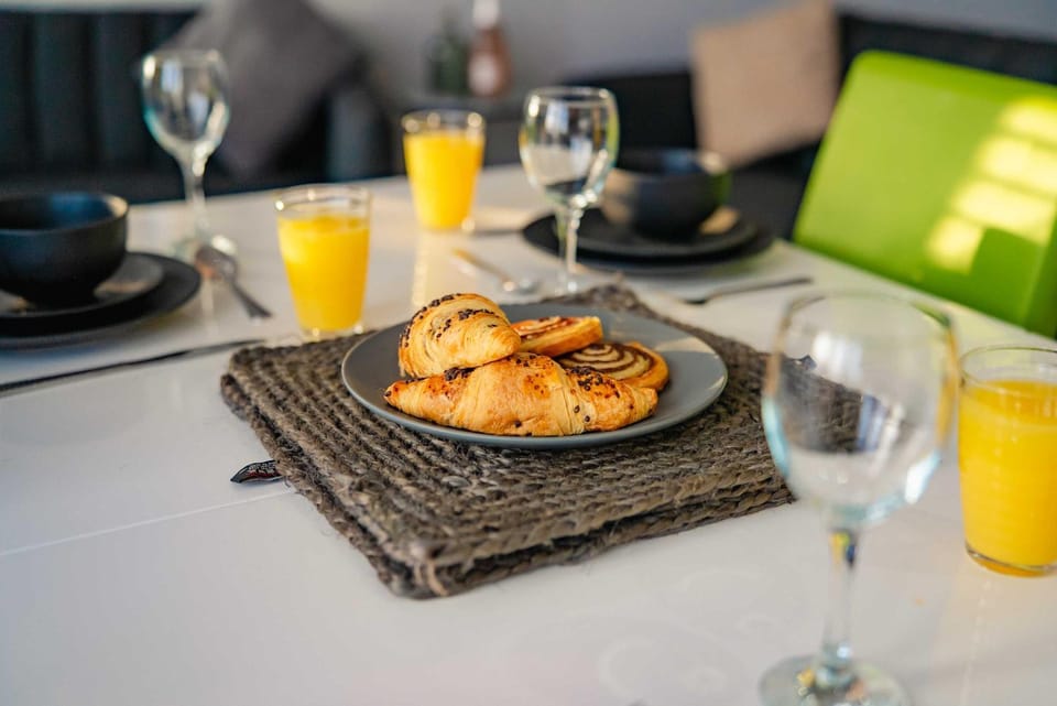 Food and drinks, Food, Breakfast, Drinks