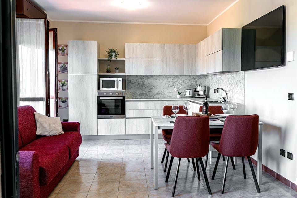 TV and multimedia, Kitchen or kitchenette, Living room, Seating area, Dining area, dishwasher, minibar, oven, stove