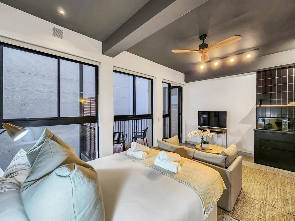 Bed, TV and multimedia, Kitchen or kitchenette, Living room, Bedroom