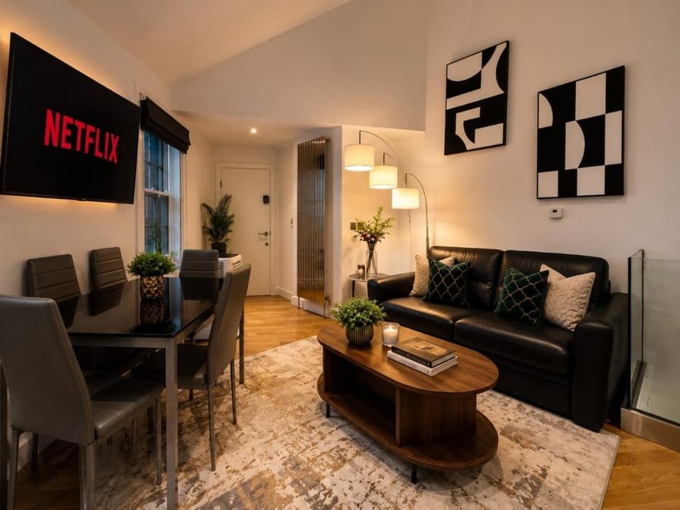 Covent Garden 2 Bed in Soho Apartment in City of Westminster