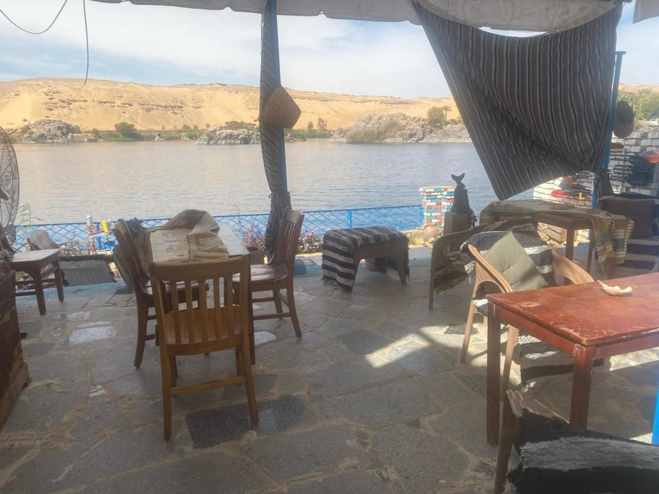 Restaurant/places to eat, View (from property/room)