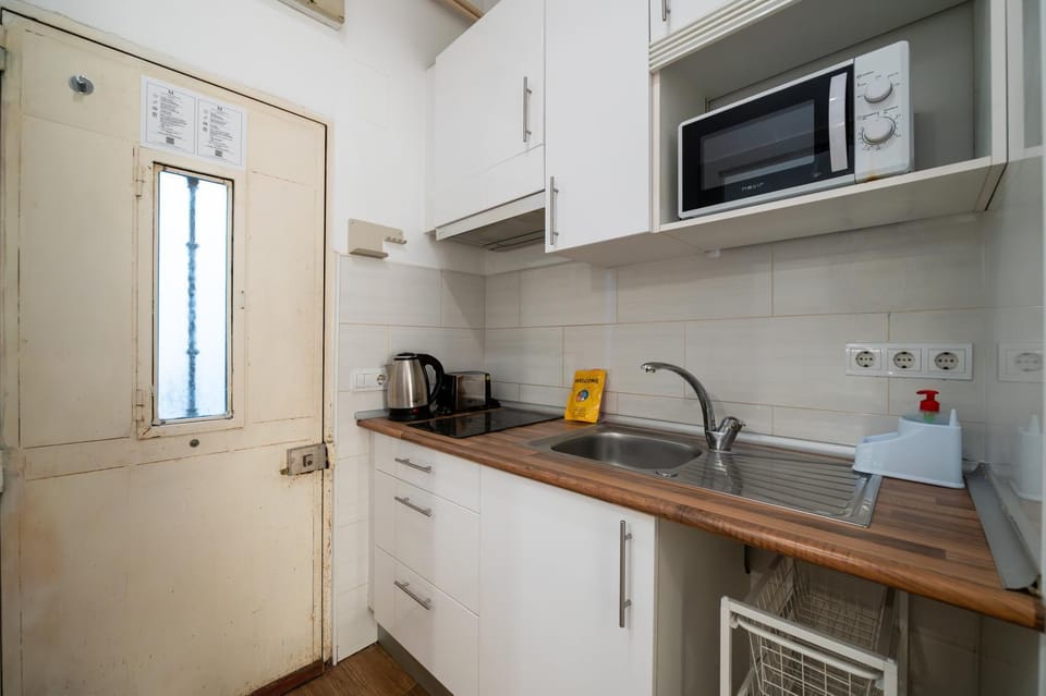 VH75 Estudio Cea Bermudez Patio Apartment in Madrid