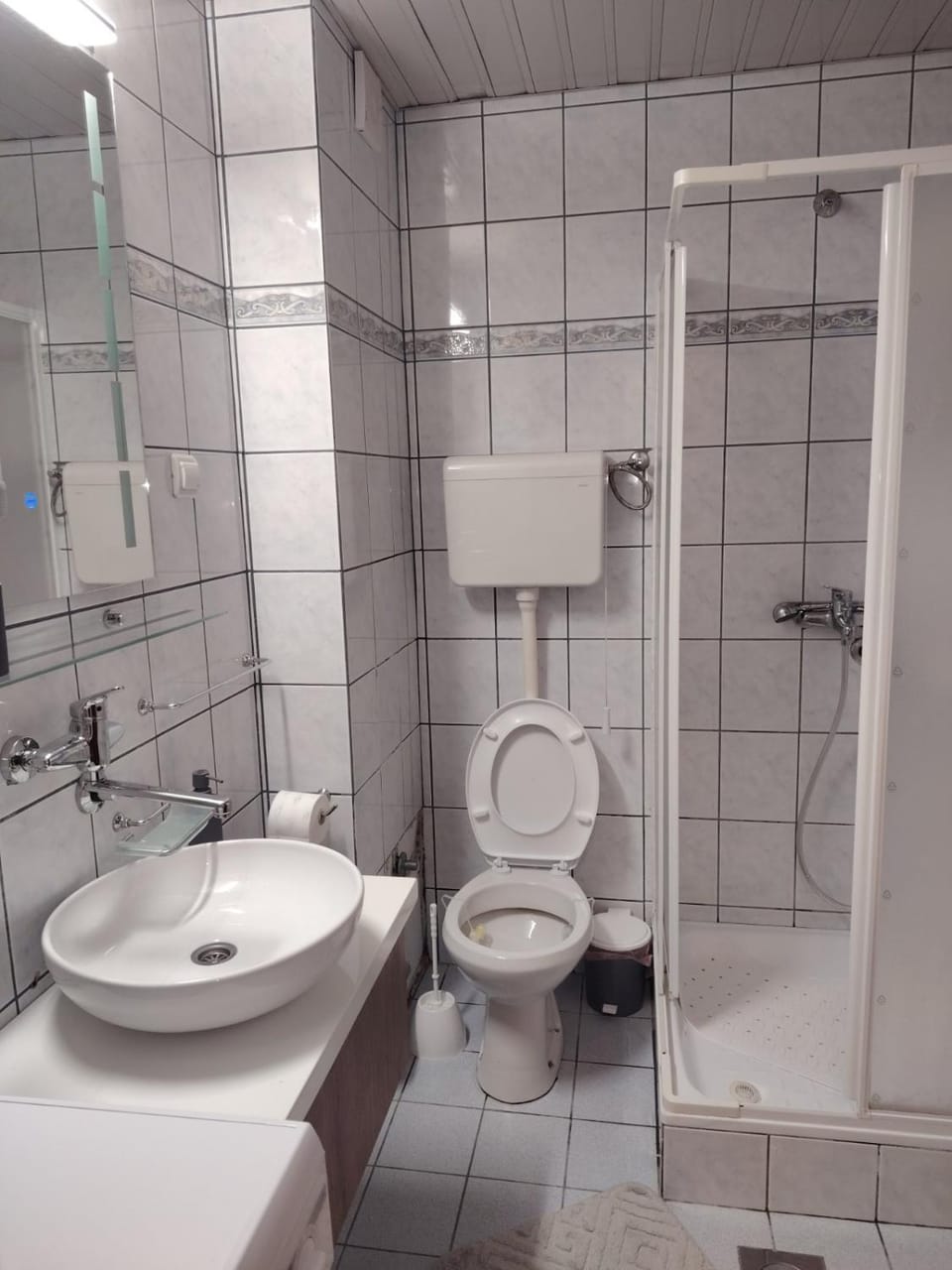 Toilet, Bathroom, towels