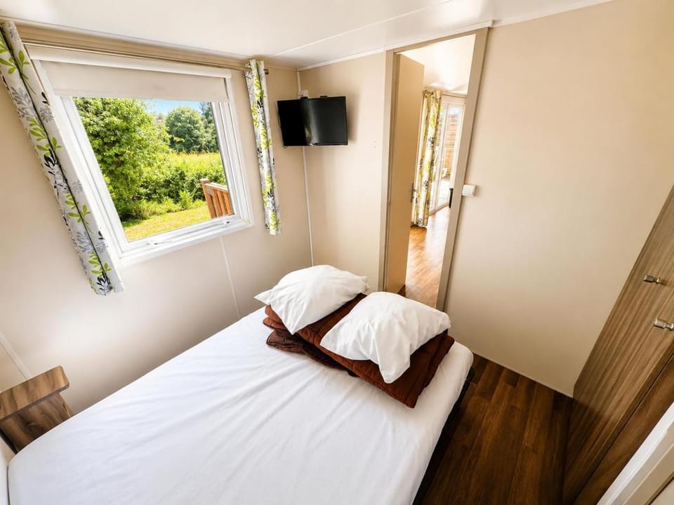 Mobiles Home XL, trois chambres, deux salles de bain, climatisation, grande terrasse pour 6 personnes Campground/ 
RV Resort in Centre-Val de Loire