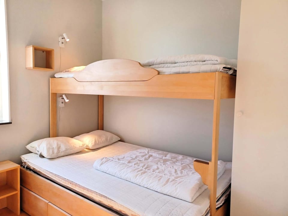 Lakeview 4BR with Sauna & EV Parking Apartment in Sweden