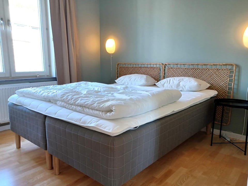 Lakeview 4BR with Sauna & EV Parking Apartment in Sweden