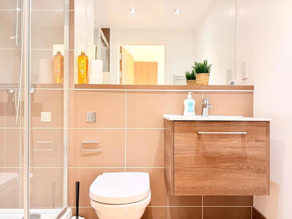 Shower, Toilet, Bathroom