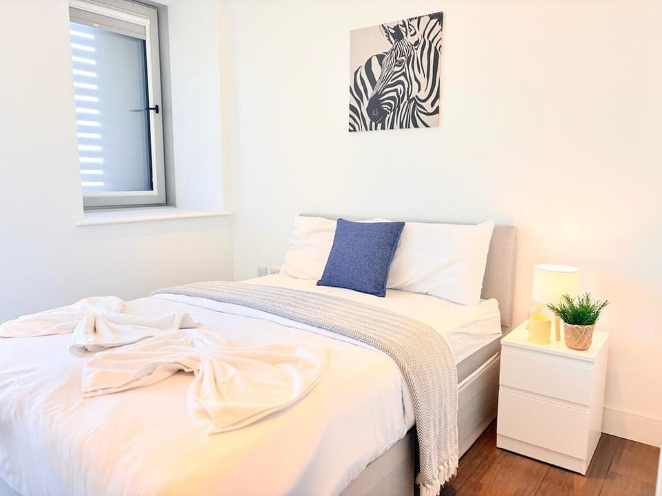 Bed, Photo of the whole room, Bedroom, towels, wardrobe
