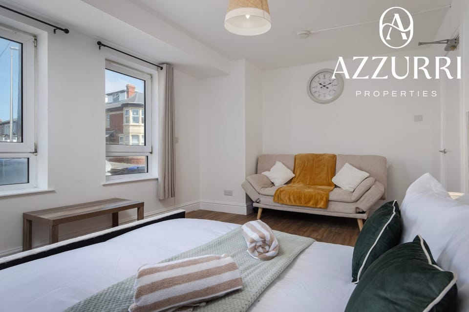 Bed, Living room, Photo of the whole room, Seating area, Bedroom, Text overlay, towels