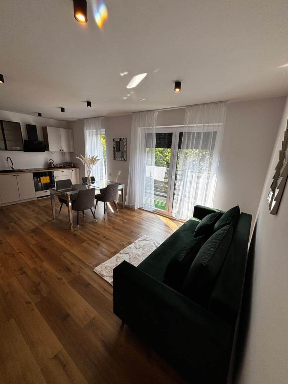Seating area, Dining area