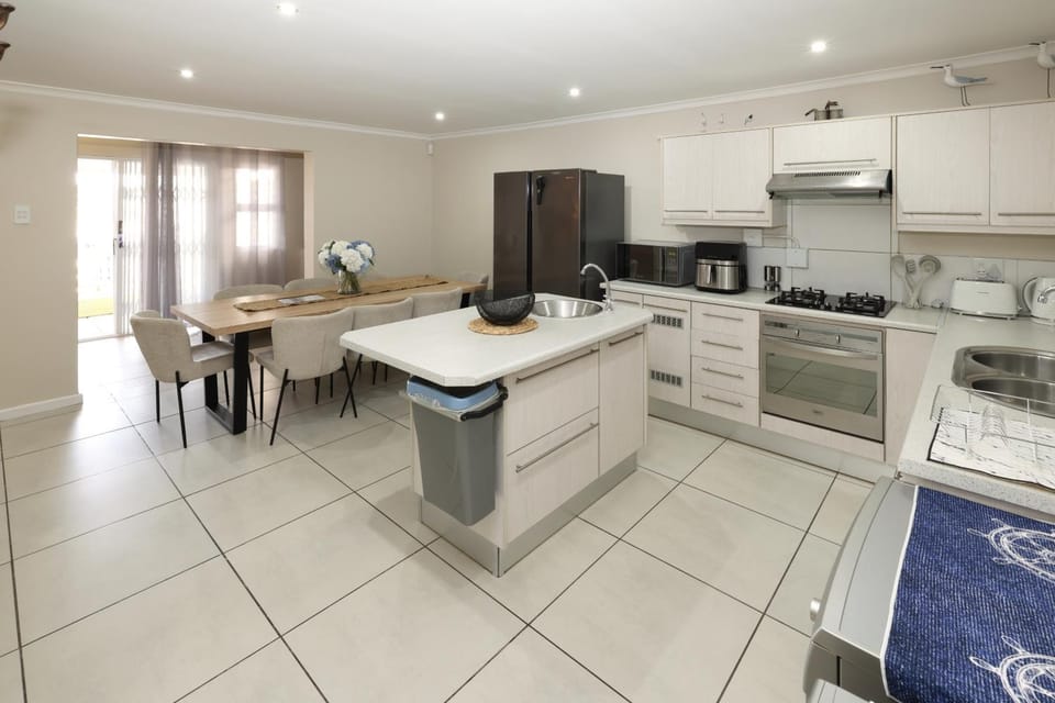 Kitchen or kitchenette, Dining area, dishwasher, oven, stove, toaster