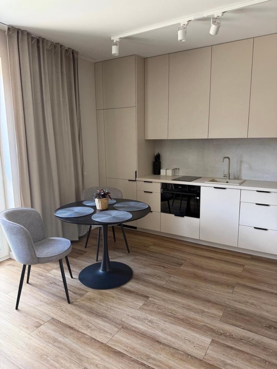 Dining area, pet friendly