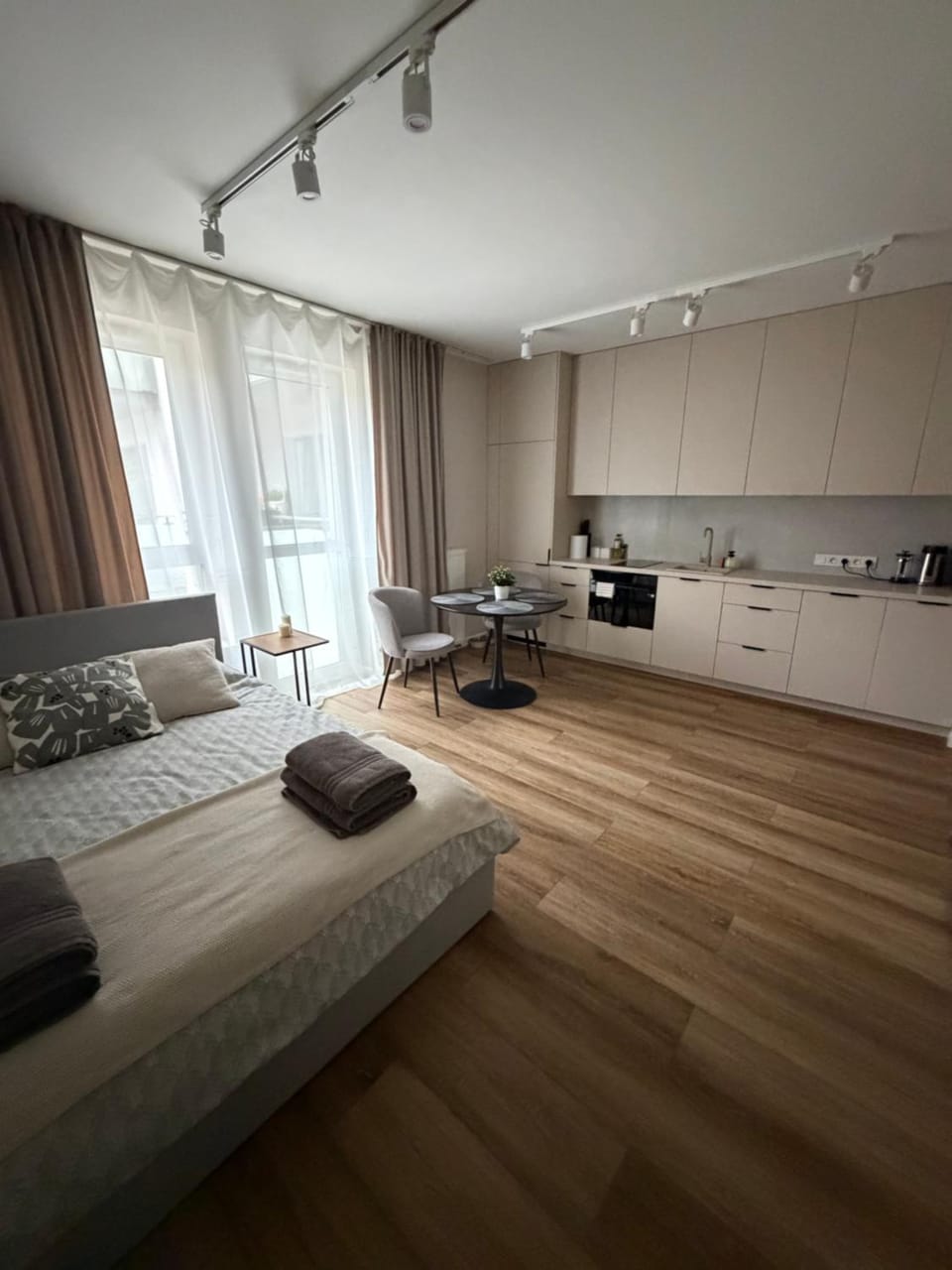 Bed, Kitchen or kitchenette