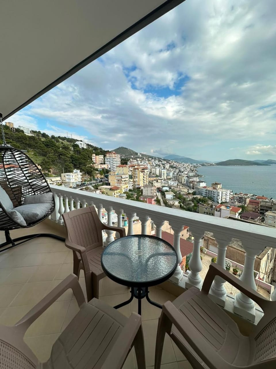 View (from property/room), Balcony/Terrace, Dining area, City view, Lake view, Mountain view, Sea view