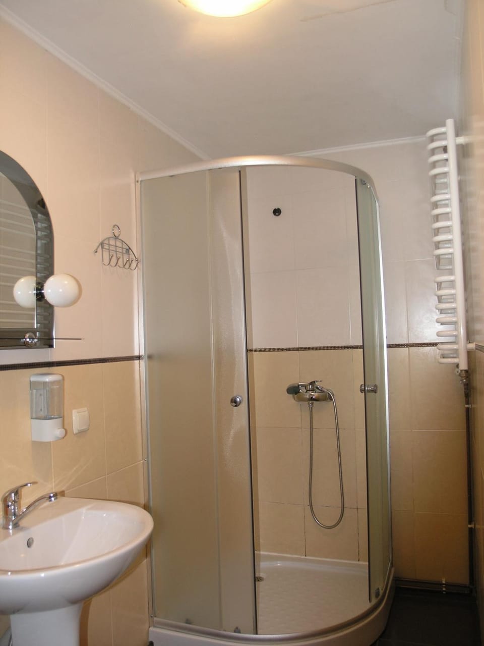 Shower, Toilet