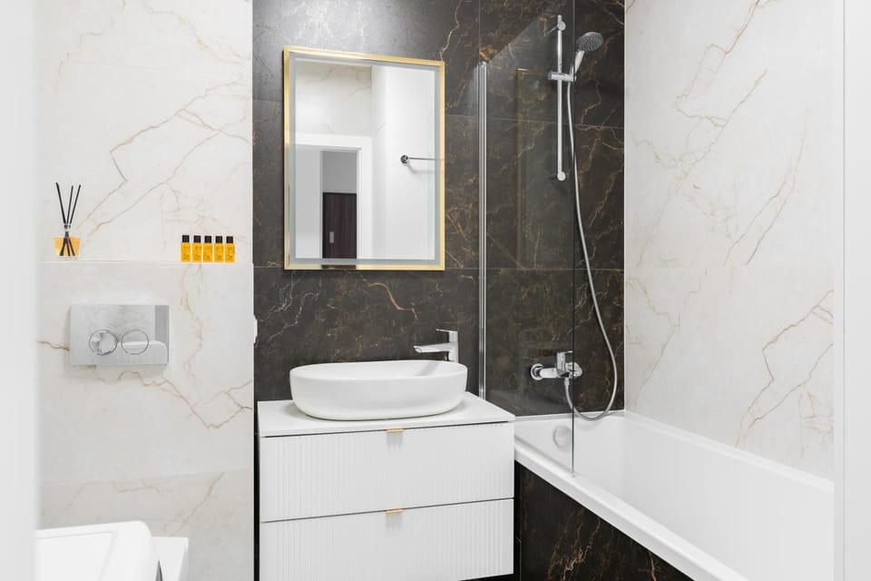 Shower, Toilet, Bathroom, Bath, towels