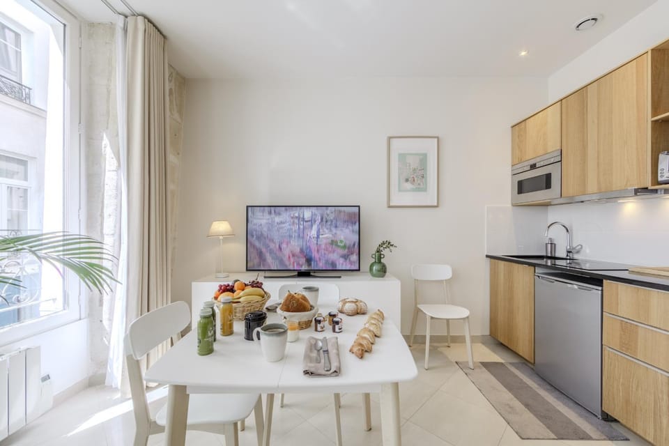 TV and multimedia, Coffee/tea facilities, Kitchen or kitchenette, Living room, Food and drinks, Dining area, Food, minibar, stove, toaster