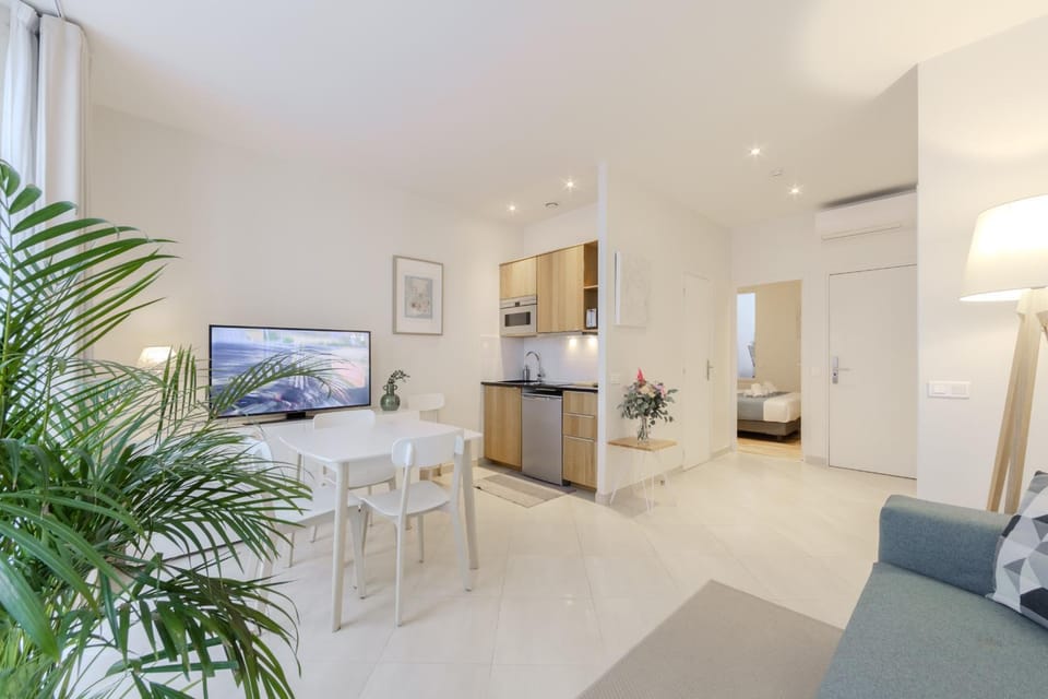 TV and multimedia, Kitchen or kitchenette, Living room, Seating area, Dining area, minibar, oven