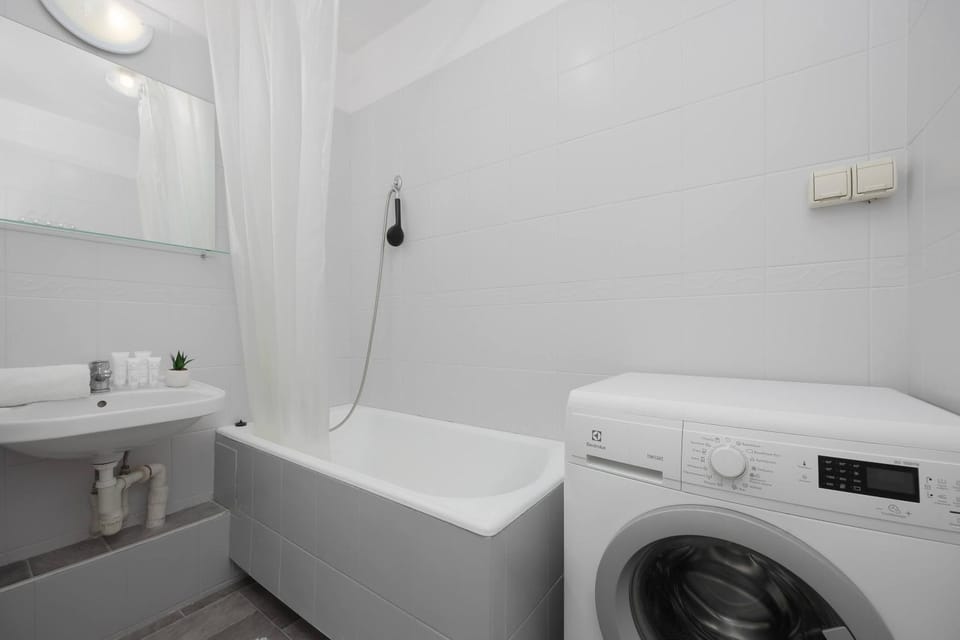 Bathroom, Bath, towels, washing machine