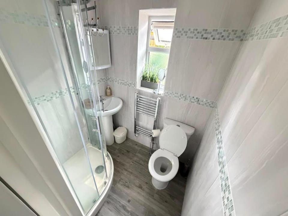 SRA Large Private one bedroom Apartment in Barking
