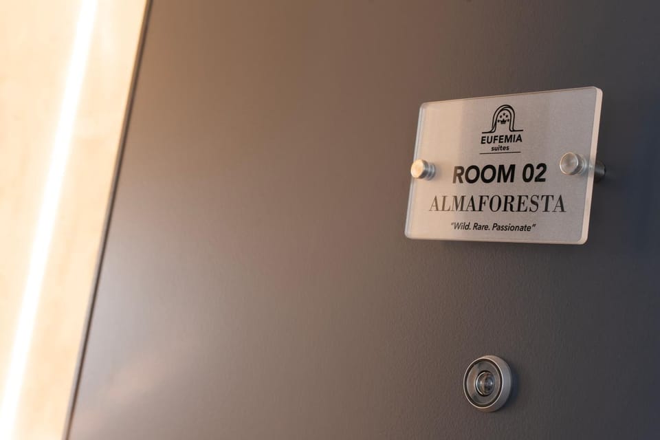 Eufemia Suites Modena - Luxury Rooms in the City Center Apartment in Modena