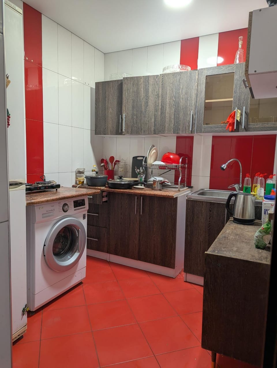 Kitchen or kitchenette, stove, washing machine
