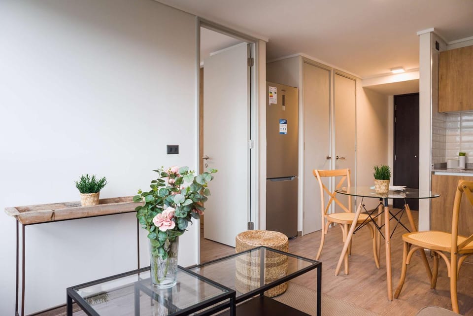 Chic Las Condes 1BR1BA Pool & Gym for 3 Guests Apartment in Las Condes