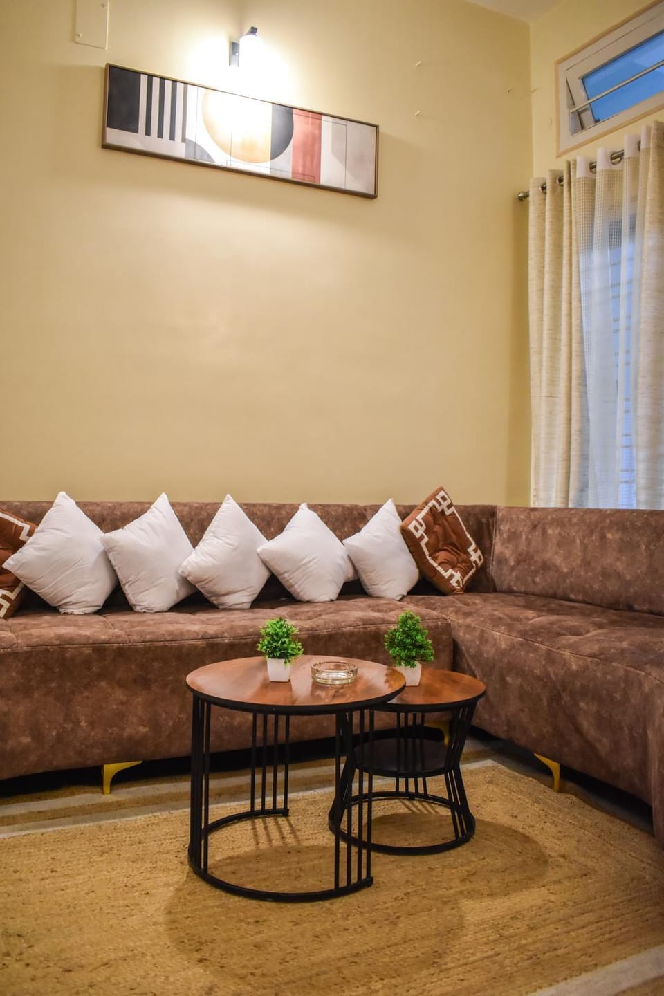 Karuna Court I Premium Room in a 3 BHK I Dedicated Toilet I Jalukbari Bed and Breakfast in India