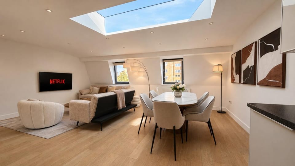 TV and multimedia, Living room, Seating area, Dining area