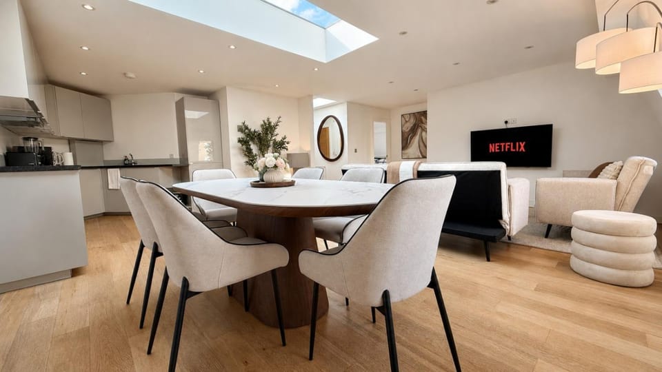 Living room, Dining area