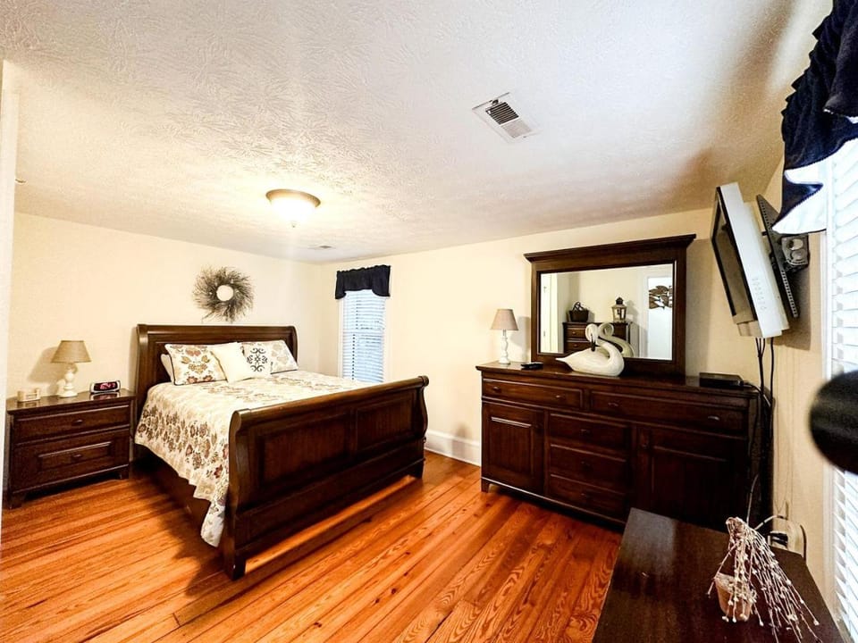 Shenandoah Getaways in this Stunning Riverside Rental for Romantic Escapes to Virginia House in Shenandoah