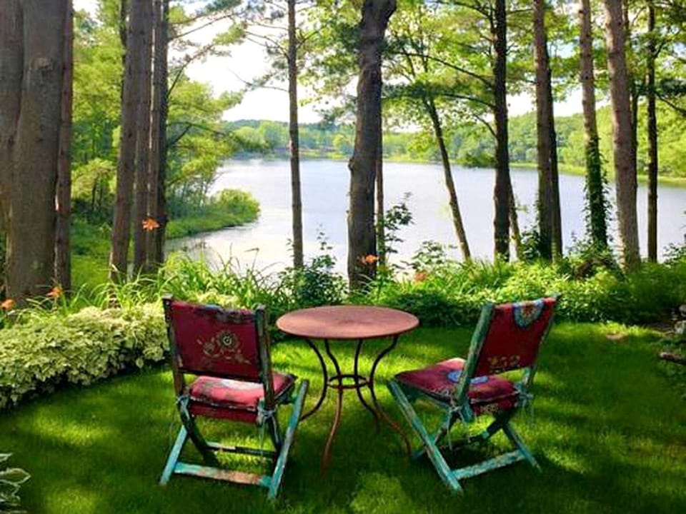 Cottage Guesthouse on Lakeview Lake, Michigan House in Sleeping Bear Dunes