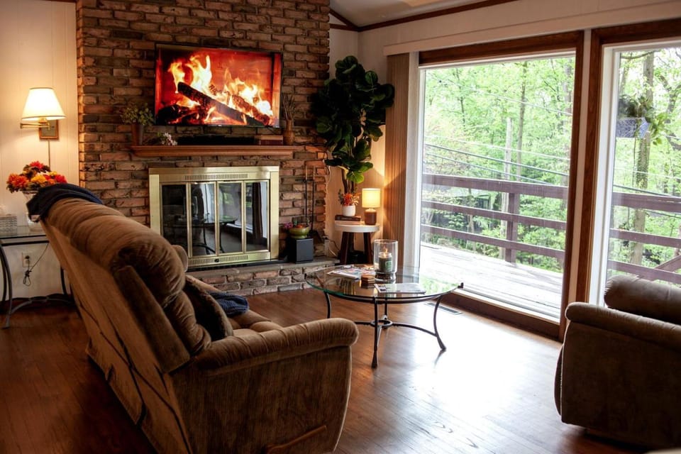 Modern Cabin With Hot Tub Grill in Mount Gretna Cabin in Mount Gretna