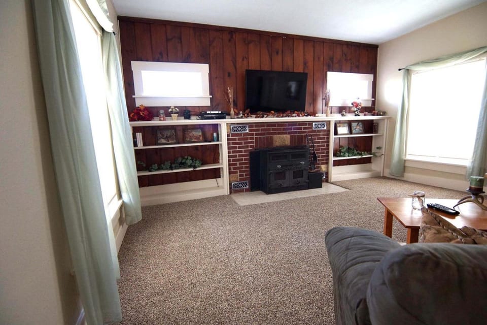 Beautifully-Furnished Cottage Rental for Family Vacation near Topeka, Kansas House in Kansas